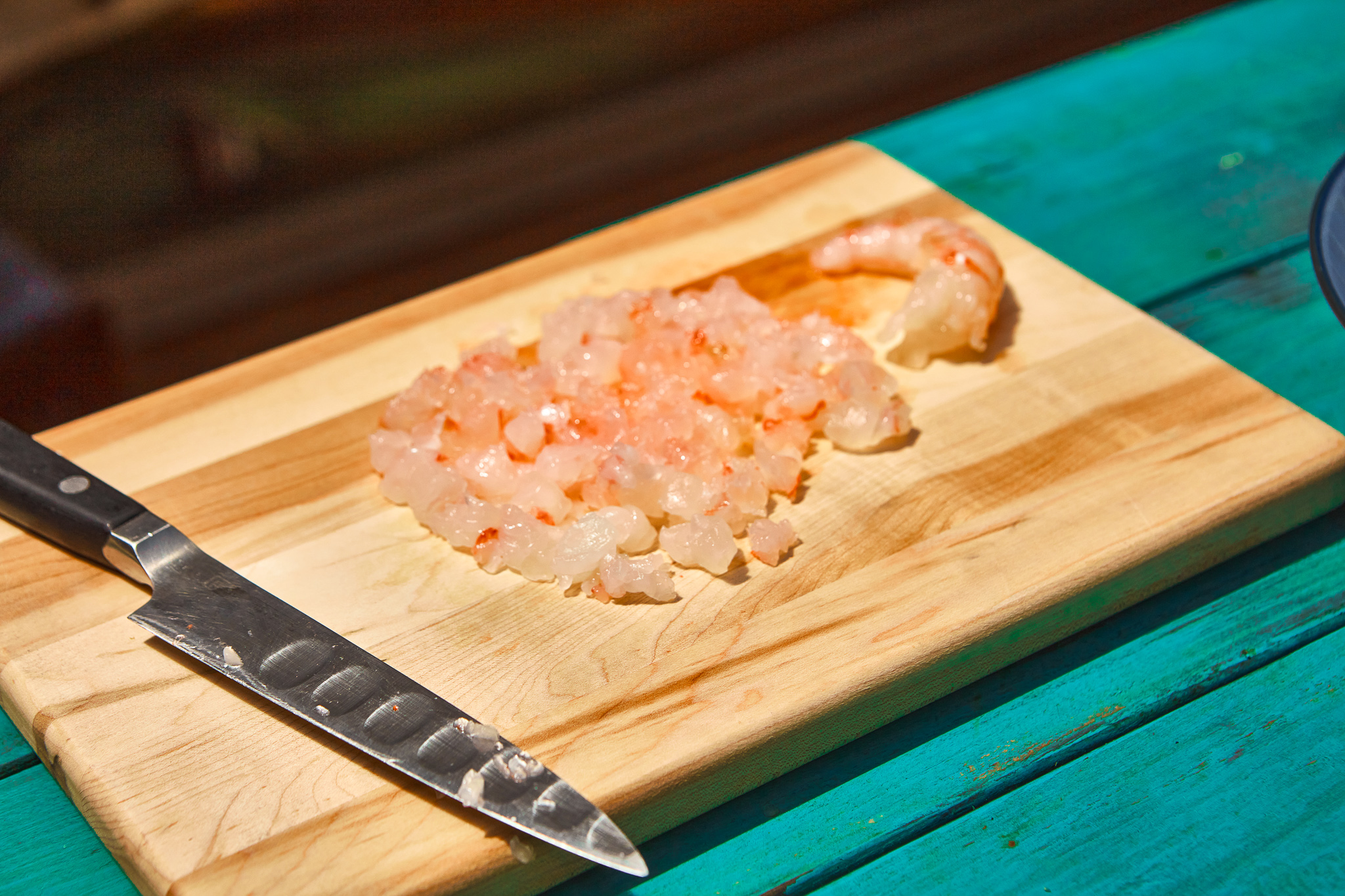 Image of À l'aide d'un couteau, coupez la chair en petits morceaux.